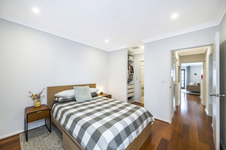 6 / 222 James Street gallery