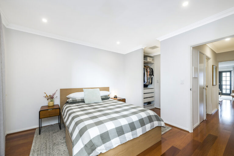 6 / 222 James Street gallery