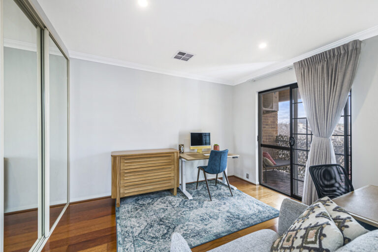 6 / 222 James Street gallery