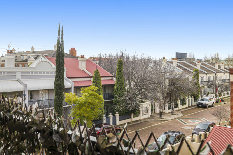 6 / 222 James Street gallery