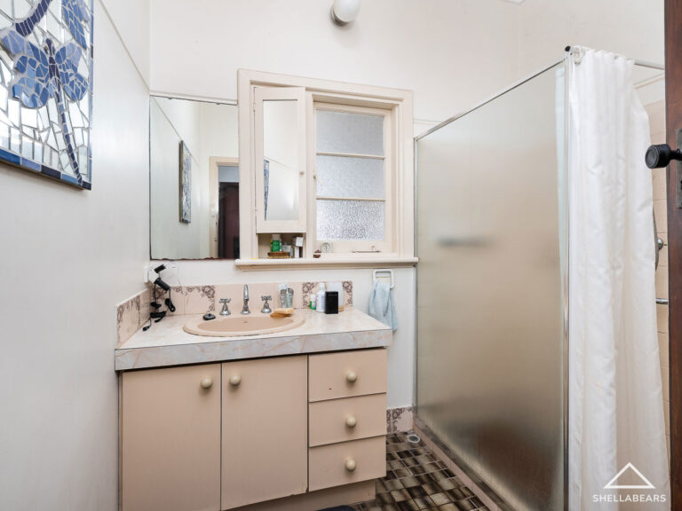 6 Lonnie Street gallery