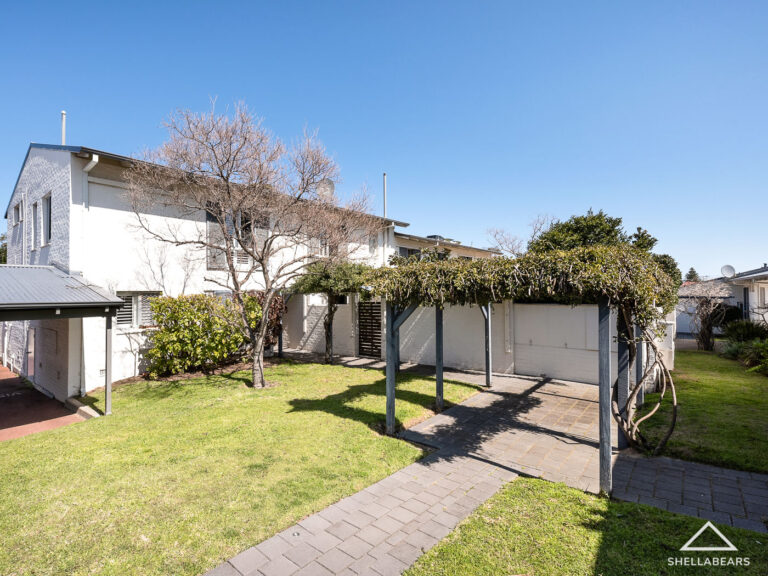 8/21 Anstey Street gallery