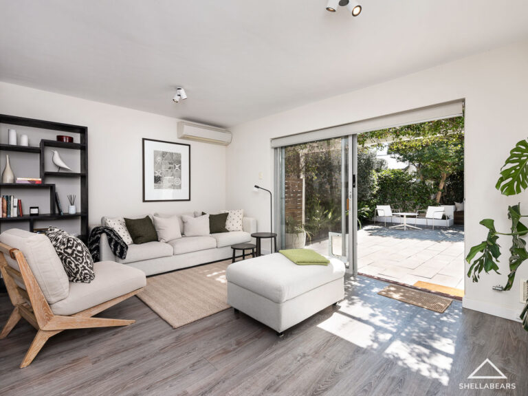 8/21 Anstey Street gallery