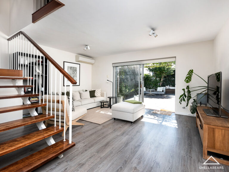 8/21 Anstey Street gallery