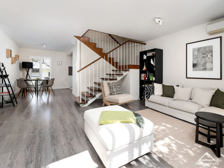 8/21 Anstey Street gallery