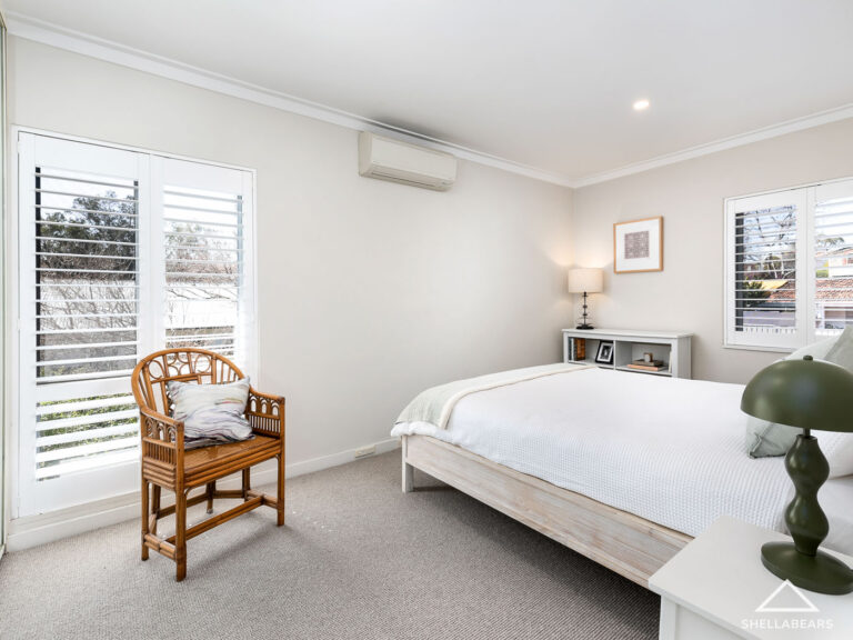 8/21 Anstey Street gallery