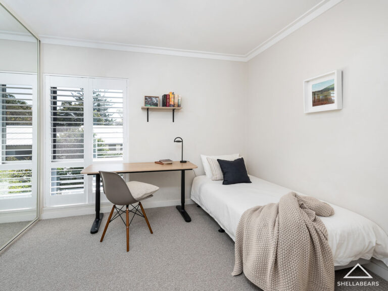 8/21 Anstey Street gallery