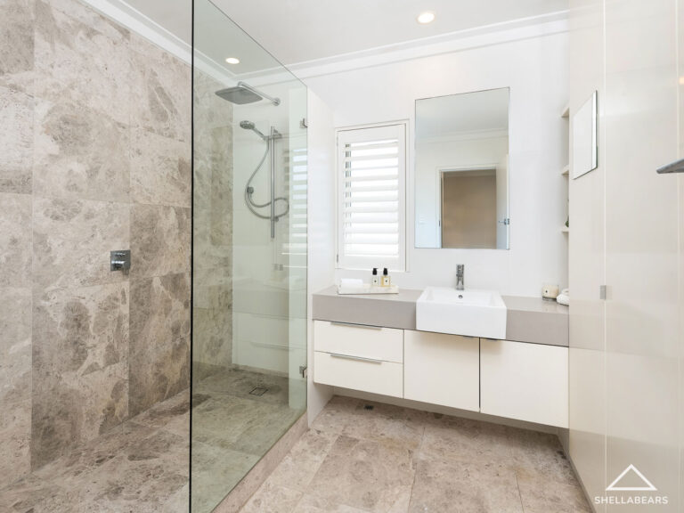 8/21 Anstey Street gallery