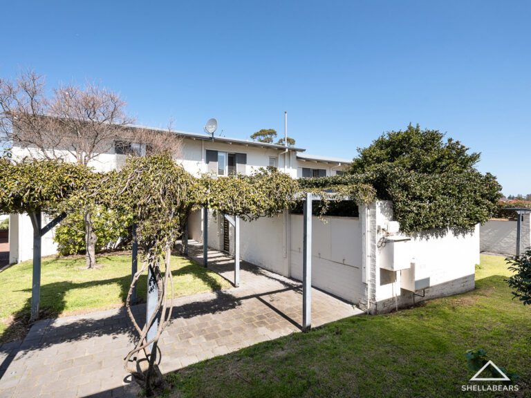 8/21 Anstey Street gallery