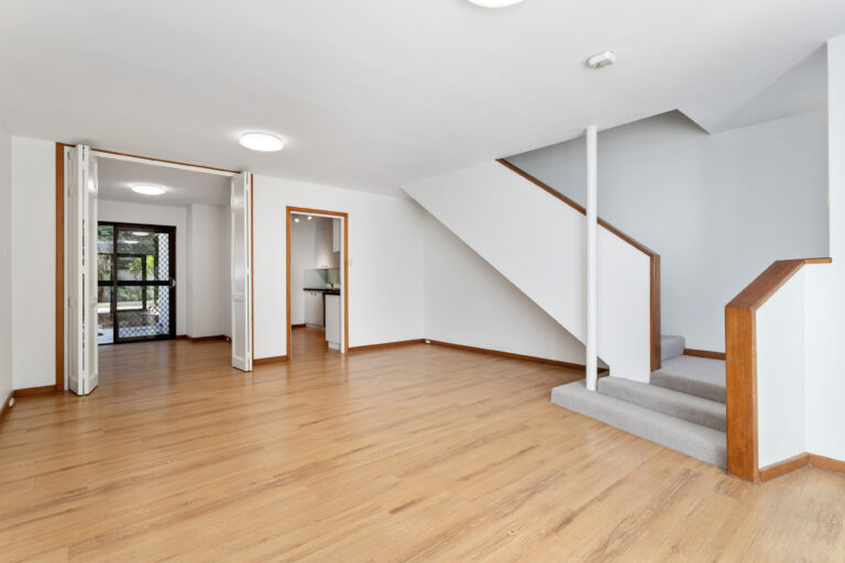 3/129 Labouchere gallery