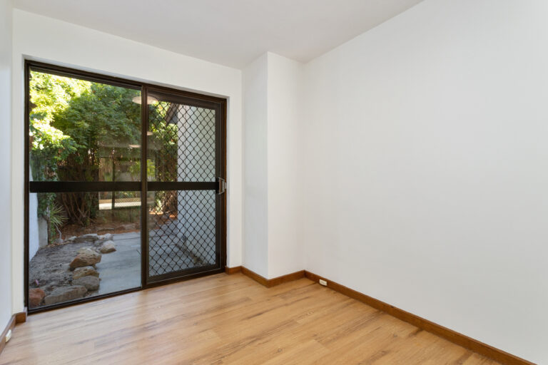 3/129 Labouchere gallery