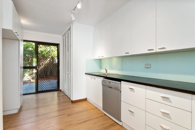 3/129 Labouchere gallery