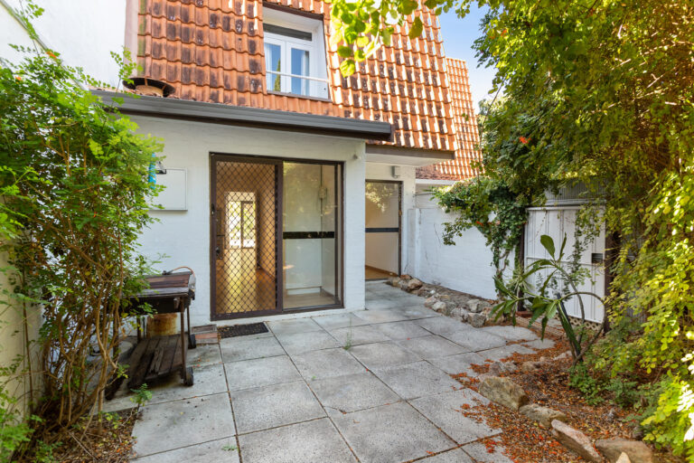 3/129 Labouchere gallery