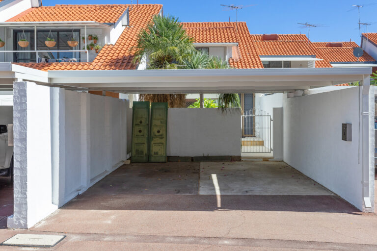3/129 Labouchere gallery