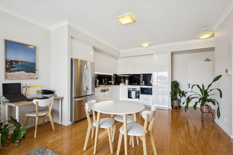 39/110 Cambridge Street gallery