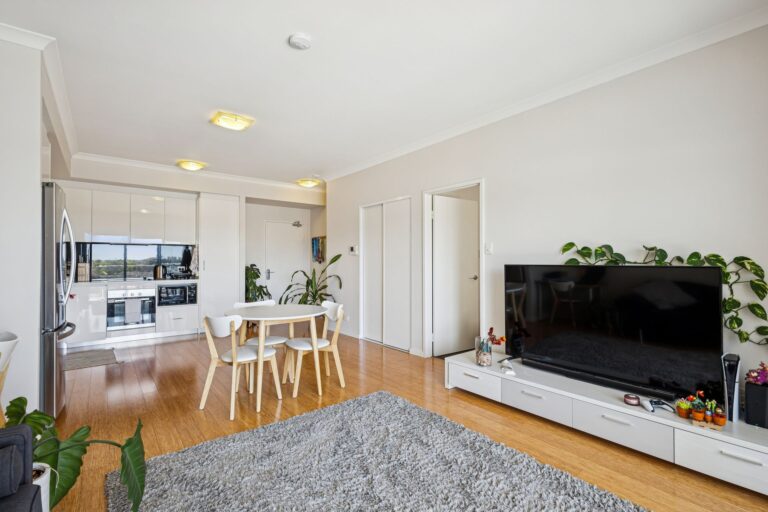 39/110 Cambridge Street gallery