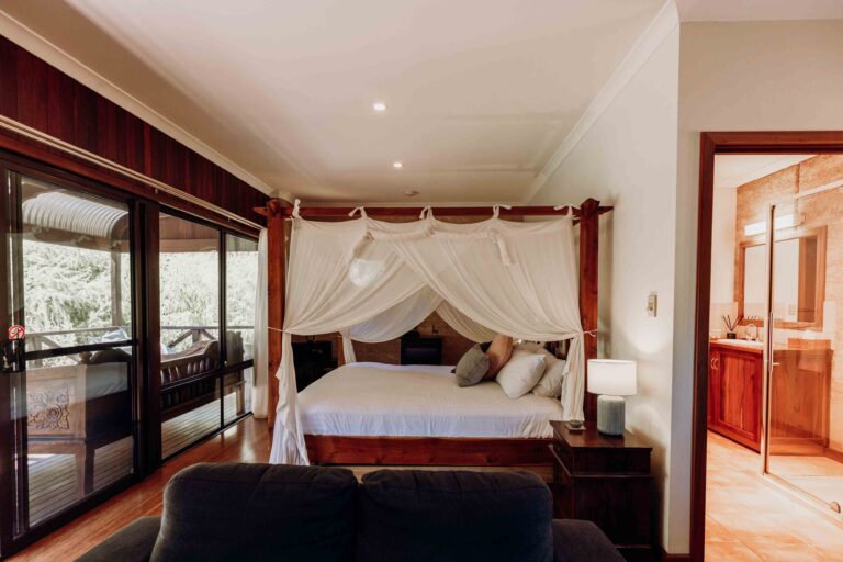 127 Jayes Road gallery