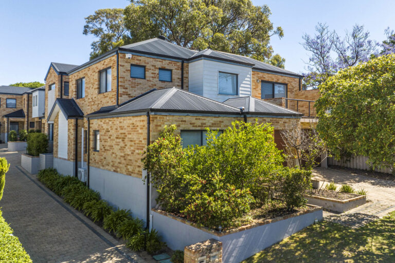 25A Beatrice Street gallery
