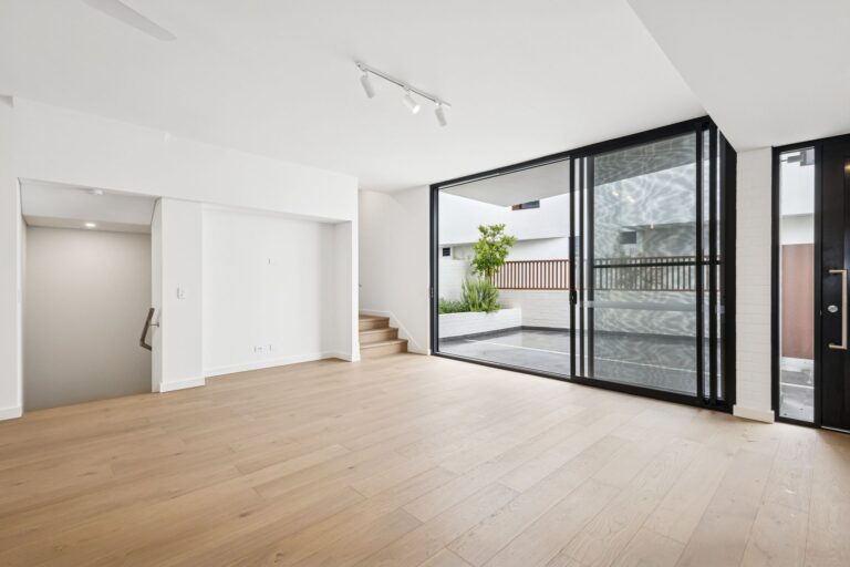 10/8 McCabe Street gallery