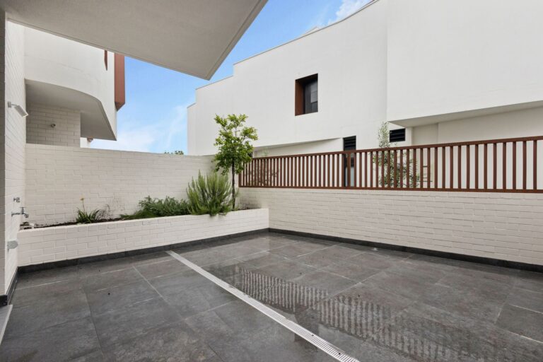 10/8 McCabe Street gallery