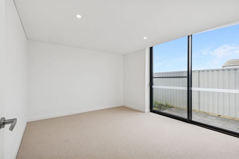 10/8 McCabe Street gallery