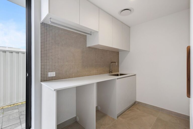 10/8 McCabe Street gallery