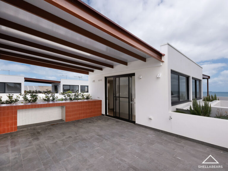 2/8 McCabe Street gallery