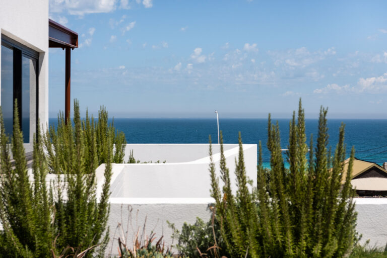 2/8 McCabe Street gallery