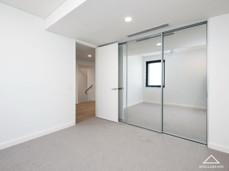 2/8 McCabe Street gallery