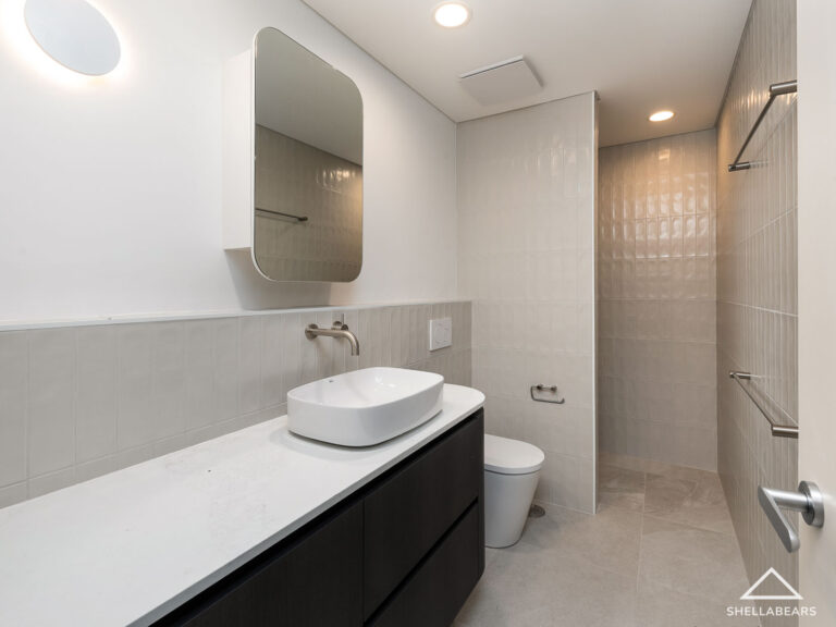 2/8 McCabe Street gallery