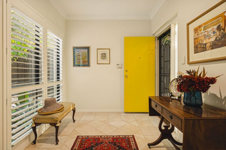 21B Bay Road gallery