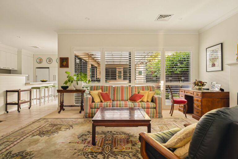 21B Bay Road gallery