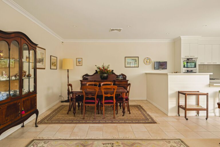 21B Bay Road gallery