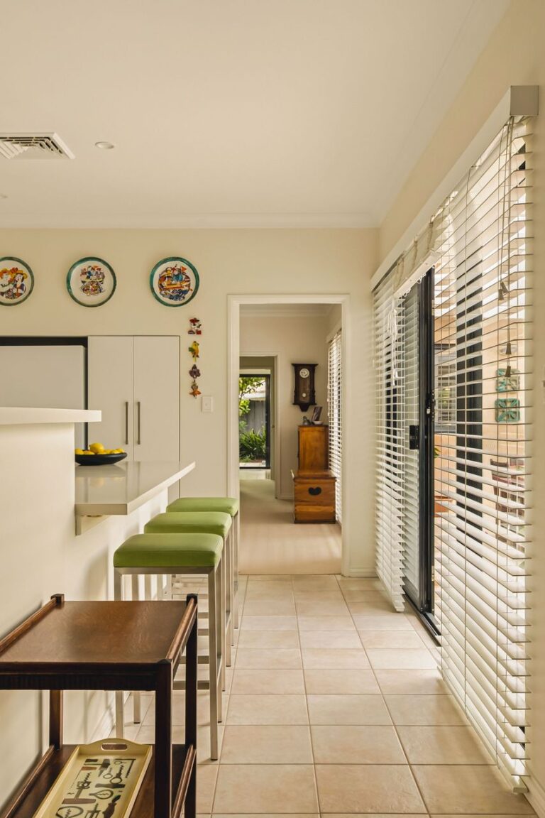 21B Bay Road gallery