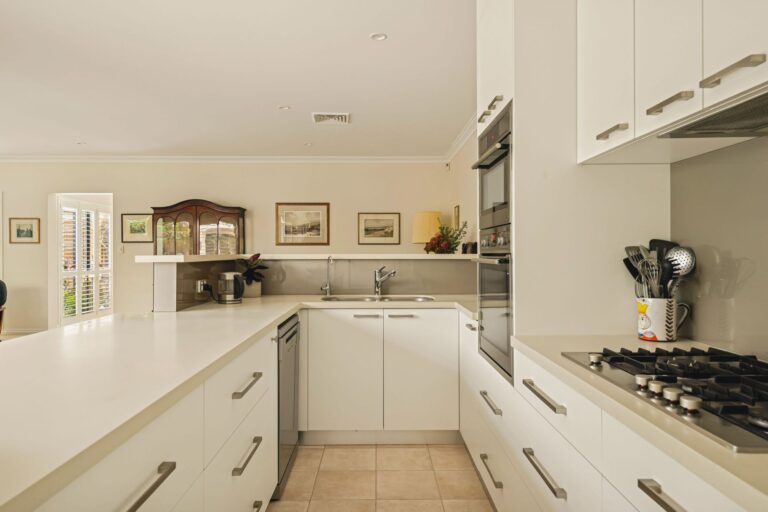 21B Bay Road gallery