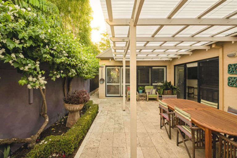 21B Bay Road gallery