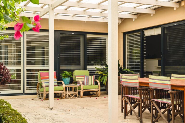 21B Bay Road gallery