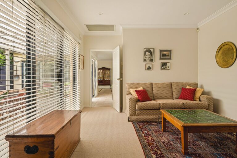 21B Bay Road gallery