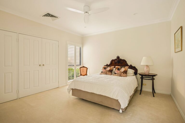 21B Bay Road gallery