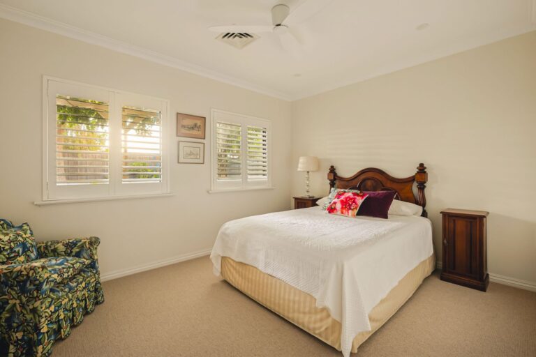 21B Bay Road gallery