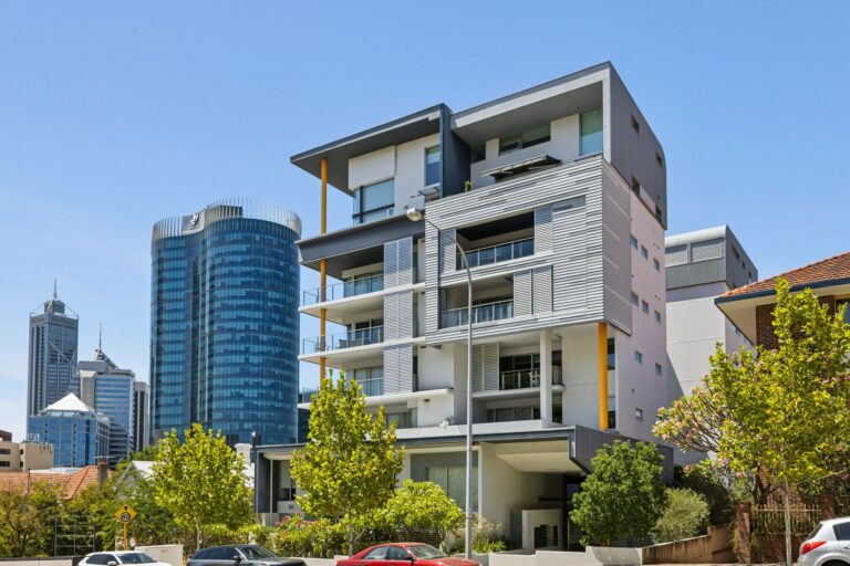 15/33 Malcolm Street gallery