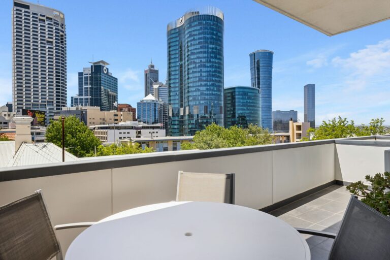 15/33 Malcolm Street gallery