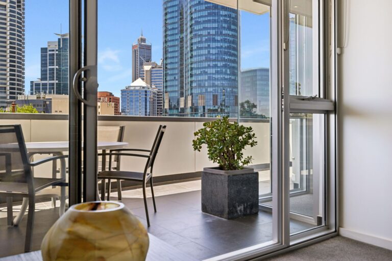 15/33 Malcolm Street gallery