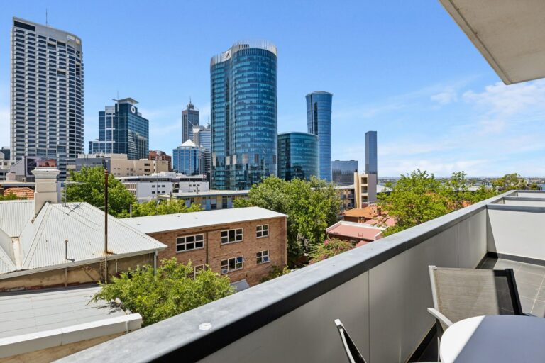 15/33 Malcolm Street gallery