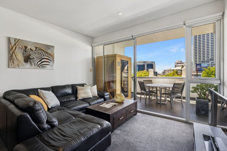 15/33 Malcolm Street gallery