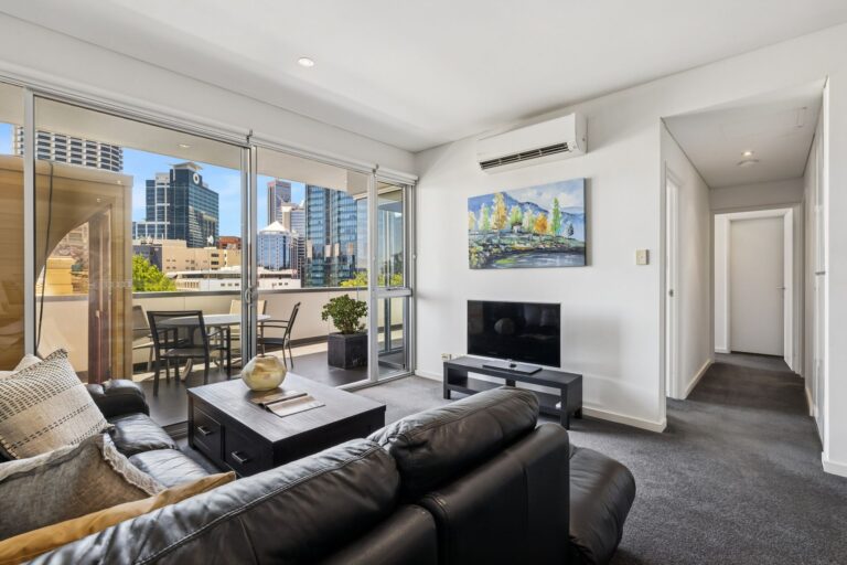 15/33 Malcolm Street gallery