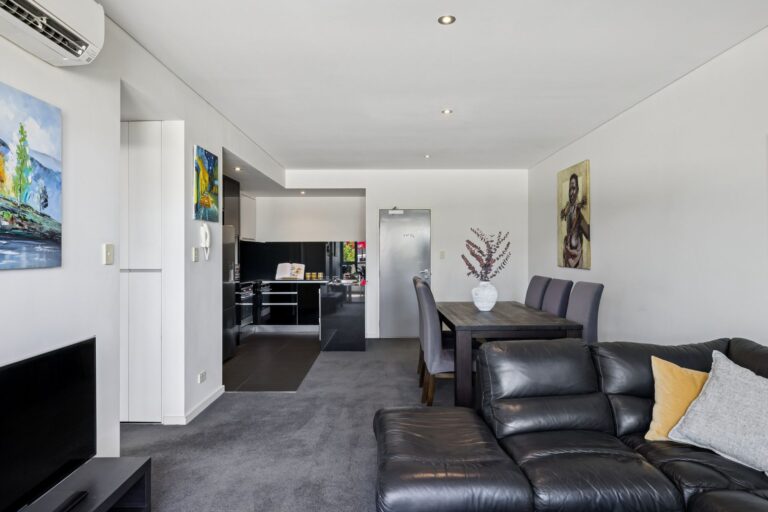 15/33 Malcolm Street gallery