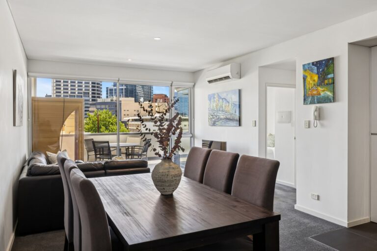 15/33 Malcolm Street gallery