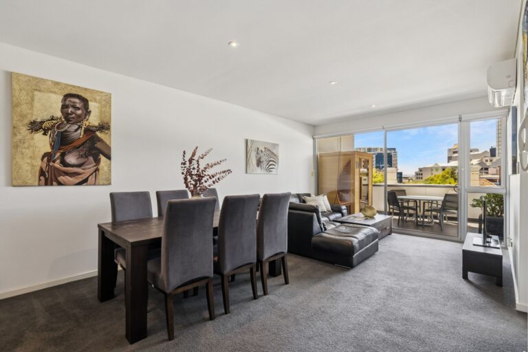 15/33 Malcolm Street gallery