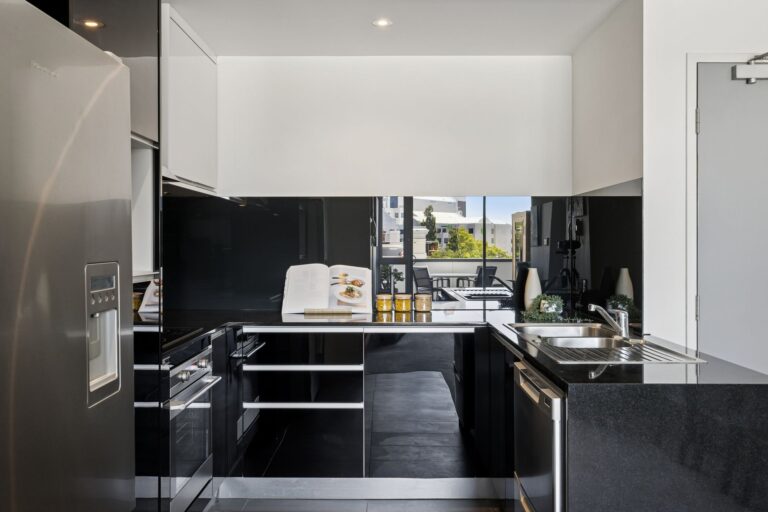 15/33 Malcolm Street gallery